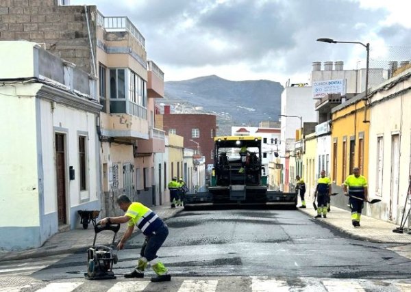 El Ayuntamiento de Guía culmina el asfaltado de la principal vía de salida de La Atalaya