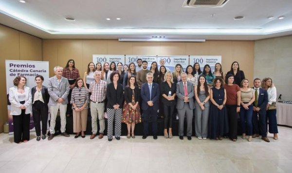 La consejera de Sanidad asiste al acto institucional de nuevos colegiados en Farmacia