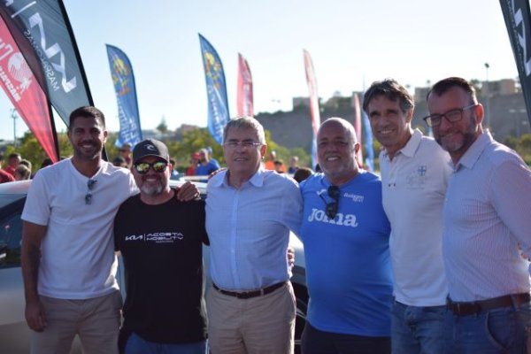 Fútbol Base: La Maspalomas Cup cumple 10 años por todo lo alto con Valerón y Aythami en el stand de KIA