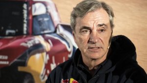 Carlos Sainz: &ldquo;Estoy un poco decepcionado con las normas del Dakar&rdquo;