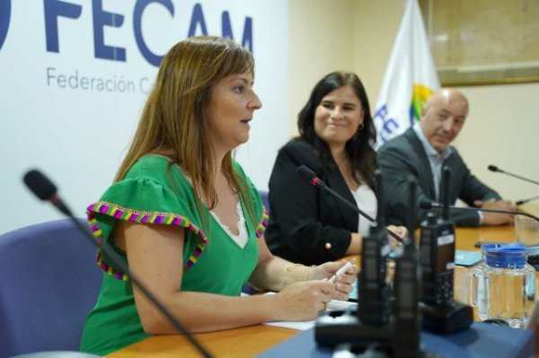 El Gobierno entrega 231 terminales de comunicación TETRA a la FECAM para su uso por Policías Locales de Canarias