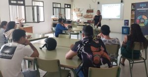 Guía: Alumnado del IES Noroeste participa en un taller sobre auxilio psicológico con la psicóloga experta en crisis y emergencias Marisol Uceda