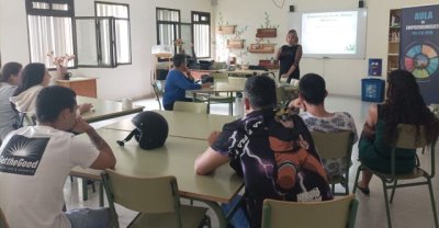 Gu&iacute;a: Alumnado del IES Noroeste participa en un taller sobre auxilio psicol&oacute;gico con la psic&oacute;loga experta en crisis y emergencias Marisol Uceda