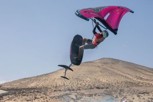 Primera jornada llena de talento, emoción y maniobras inolvidables en el Wingfoil de Fuerteventura 2025