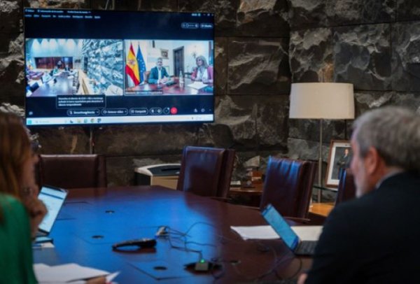 Clavijo y Grande-Marlaska abordan el refuerzo de la coordinaci&oacute;n para gestionar los flujos migratorios en Canarias