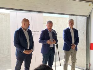 Franquis entrega a 24 familias de Valverde sus nuevas viviendas protegidas, las primeras en ocho años en El Hierro