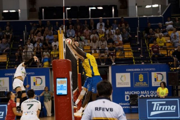 Voleibol: El CV Guaguas conquista la imbatida cancha de Almería (1-3) y ya piensa en su próxima final Europea