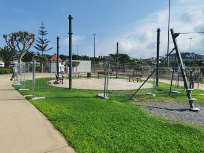 El Ayuntamiento de Guía mejora el parque urbano de El Bardo con la instalación de una pérgola