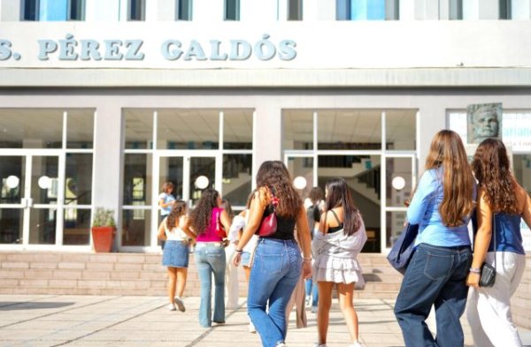 Más de 60.000 estudiantes de Secundaria se incorporan este miércoles a las aulas en Canarias