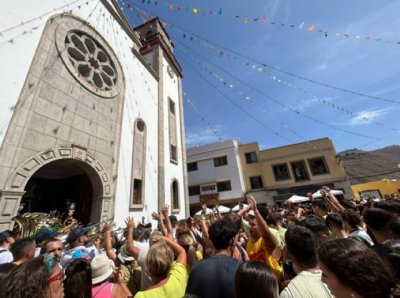 El repique de campanas da el inicio oficial a las Fiestas de La Aldea de San Nicol&aacute;s 2023