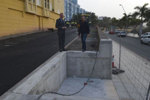 Gáldar asfalta el aparcamiento junto a las viviendas sociales de Becerril
