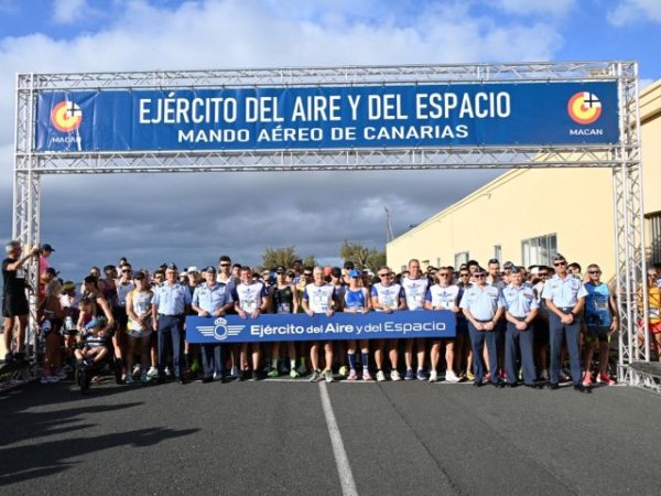 Juli&aacute;n Mencara y Manuela Abrio se imponen en la XX Media Marat&oacute;n del Mando A&eacute;reo de Canarias (MACAN)