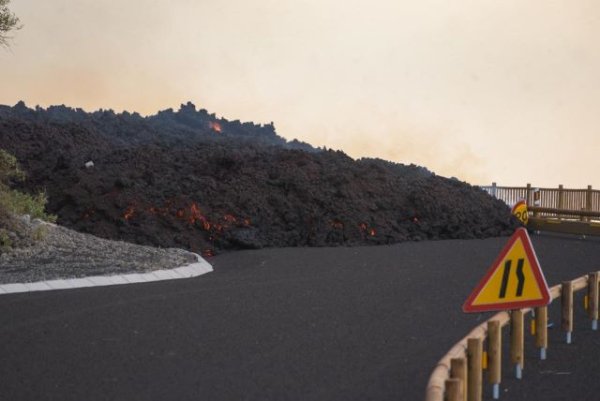 Obras Públicas solicita al Ministerio un estudio científico de las temperaturas de las coladas para la LP-2