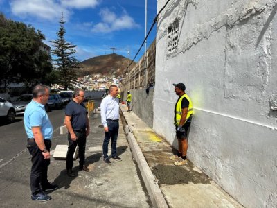 Las obras de reasfaltado de la v&iacute;a que une La Atalaya con el casco de Gu&iacute;a avanzan a buen ritmo