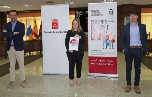 Las tarjetas de fidelización Consume Lanzarote con 30 euros para gastar en los comercios locales, ya a la venta