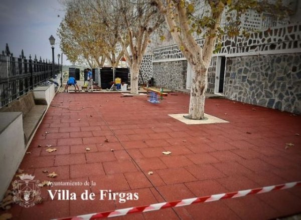 Firgas: Comienza la rehabilitación del parque infantil del casco