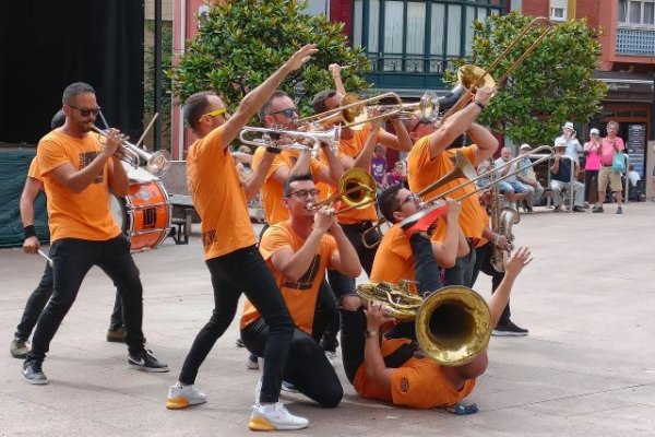 La 101 Brass Band, se desplazó a Asturias para participar en su VII Festival Internacional de Charangas