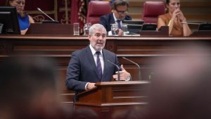 El presidente Clavijo llama al “diálogo” para dar una salida a la emergencia de los menores en Canarias