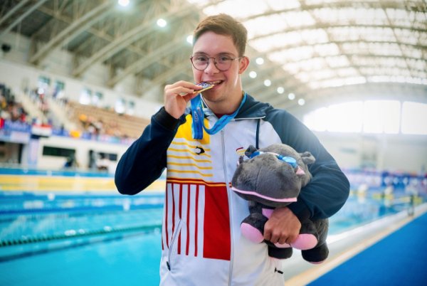 Un centenar de nadadores se dan cita en la sexta competici&oacute;n de Nataci&oacute;n Adaptada en el CN Las Palmas