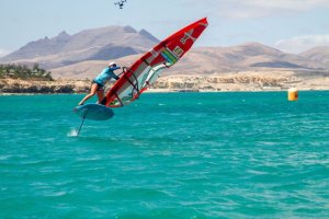 Fuerteventura exhibe el presente y el futuro del Windsurf: del 24º título mundial de Offringa a la primera victoria de Benedetti