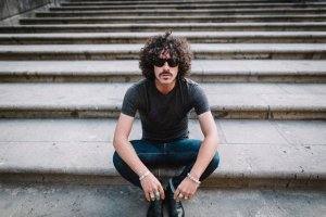 Said Muti evoca su m&uacute;sica m&aacute;s &iacute;ntima en &lsquo;Los abrazos furtivos&rsquo;