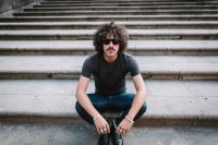 Said Muti evoca su m&uacute;sica m&aacute;s &iacute;ntima en &lsquo;Los abrazos furtivos&rsquo;