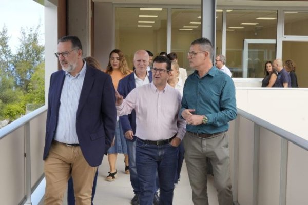 Poli Suárez visita las obras de ampliación del CEIP Eduardo Rivero Ramos, dotado con seis nuevas aulas