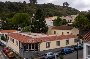 El Ayuntamiento de Valleseco invierte cerca de 41.000 euros en la mejora eléctrica del Mercado Ecológico