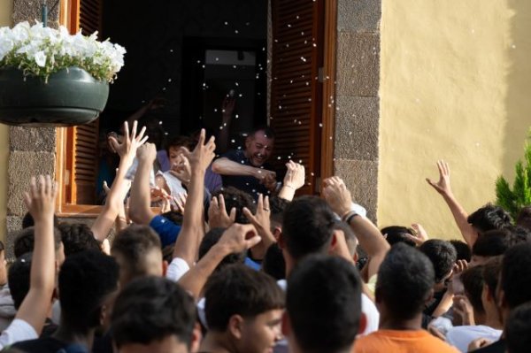 Gáldar: La diversión de la Batalla de Flores y del concierto de Pastora Soler cierran el Día de Santiago