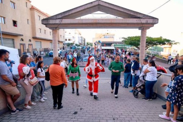 Tarde mágica en la Villa de Moya con la llegada de Papá Noel