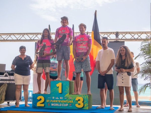 Fuerteventura corona a las campeonas mundiales de Freestyle