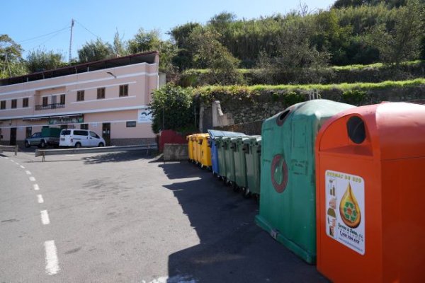 Valleseco instala contenedores de reciclaje de aceite usado