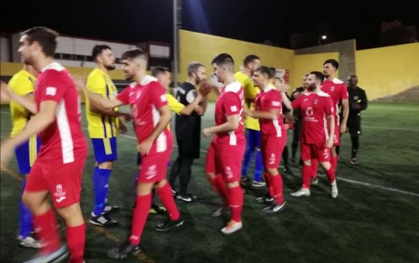 Fútbol 1ª regional: El Atalaya perdió en el último minuto contra el San Isidro (0-1)