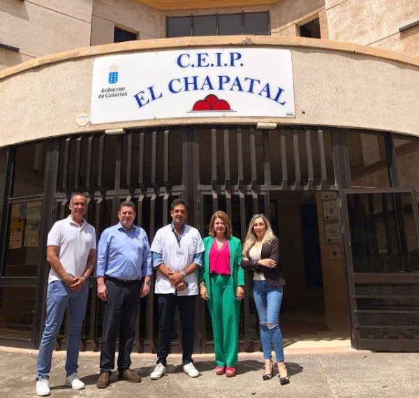 Elizabeth Hernández visita el CEIP El Chapatal para conocer las acciones del proyecto de Enfermería Escolar del SCS