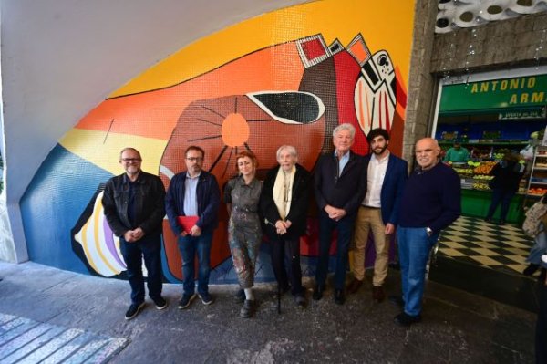 La entrada del Mercado Central de Las Palmas de Gran Canaria recupera los emblemáticos murales del artista Pepe Dámaso