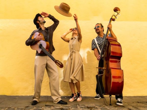 ‘Plátano Swing’ es la propuesta musical para ambientar la última visita nocturna de la temporada de ‘Cueva Pintada en la noche’