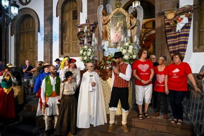 Agaete: Tradición, folclore y solidaridad llenan las calles en la Romería Ofrenda a la Virgen de Las Nieves