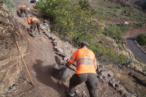 La Gomera: El Cabildo avanza en la conservación y mantenimiento de la red insular de senderos