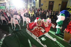 Preciosos Elfos llenaron de alegría y magia las calles de Guía en la Gran Cabalgata de Navidad