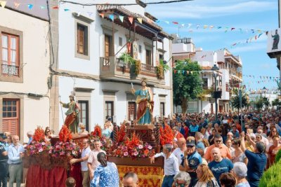 Villa de Moya: Histórica procesión en la Villa de Moya con San Judas Tadeo y San Bartolomé