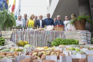 El Cabildo grancanario traslada a Teror más de una tonelada de productos diversos en su carreta de la 72º Romería-Ofrenda del Pino