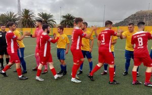 Fútbol 1ª Regional: (0-2) Importante victoria del San Isidro frente al Cardones, que los mete en promoción