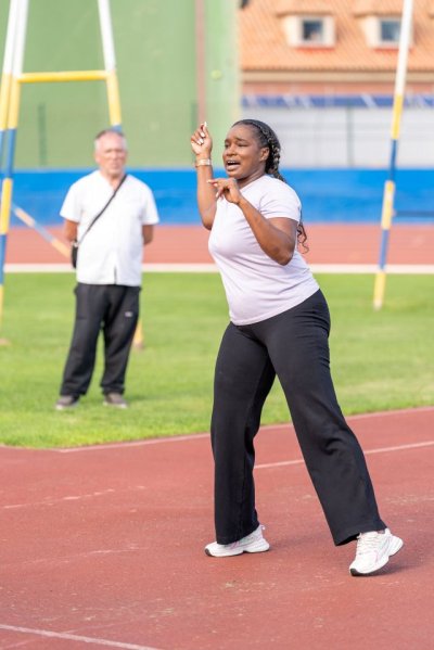 Formar, aprender y proyectar sueño: Diana Rivas imparte una masterclass de lanzamientos en la Ciudad Deportiva Gran Canaria