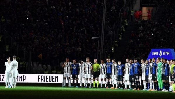 Cantan 'Imagine' antes del derbi de Italia para enviar un mensaje de paz