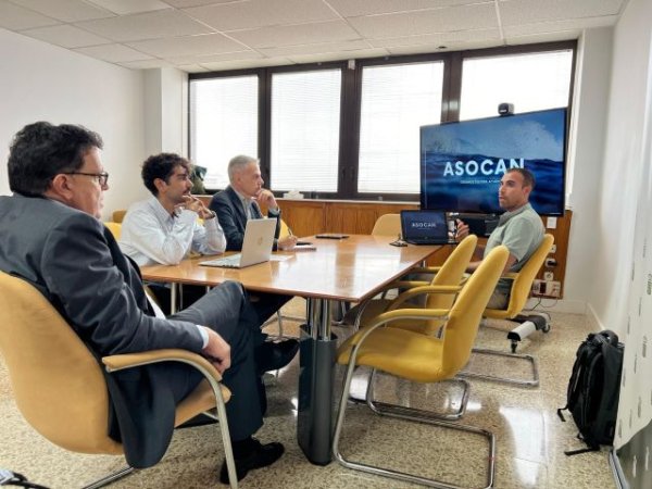 Miranda coordina con los socorristas de ASOCAN acciones de prevención y salvamento en las zonas de baño de Canarias