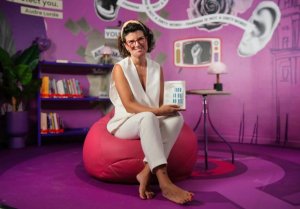 Ar&aacute;nzazu Guti&eacute;rrez cuestiona los mitos de la familia y las carencias del sistema de protecci&oacute;n de la infancia en su libro &lsquo;Todo lo que no ves&rsquo;