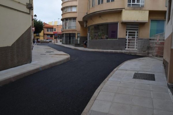 Un tramo de la calle San Sebastián queda abierto desde el lunes y la obra entra en su recta final