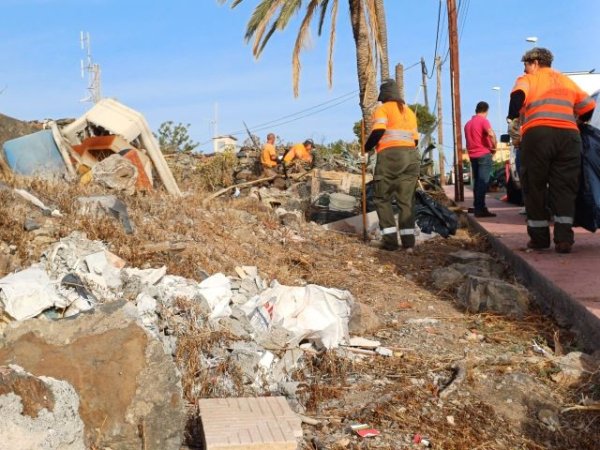 La Gomera: San Sebastián continúa con la limpieza y mejora de vías, espacios públicos, parques y zonas ajardinadas