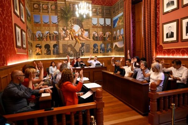 El Pleno aprueba la entrega de las Pintaderas de Oro a 33 hombres y mujeres destacados de G&aacute;ldar