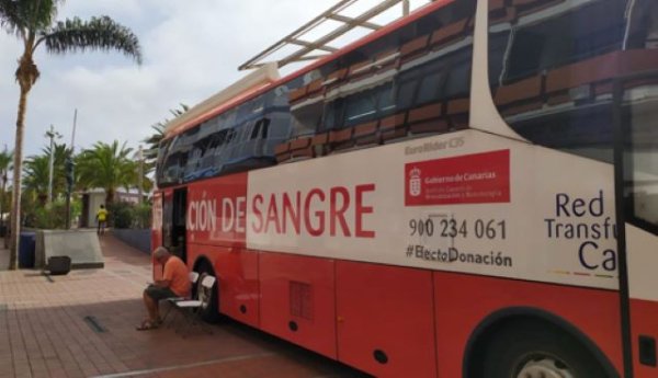 El ICHH promueve la donación de sangre en la Playa de Las Canteras